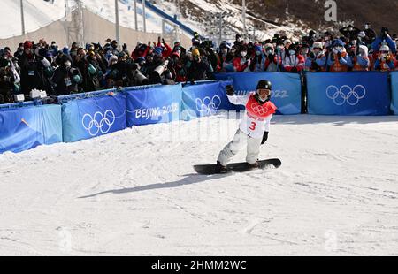 Zhangjiakou, Chine. 11th févr. 2022. Les Jeux olympiques, le snowboard, la demi-pipe, les hommes à Genting Snow Park, Ayumu Hirano du Japon réagit à l'arrivée. Credit: Angelika Warmuth/dpa/Alamy Live News Banque D'Images