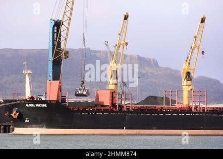 Le charbon et d'autres ressources sont importés en Irlande du Nord via le port de Belfast. Banque D'Images