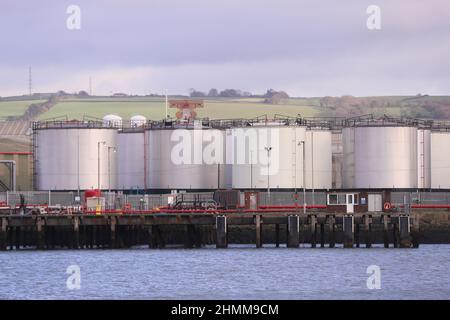 Installations de stockage de gaz naturel au port de Belfast, Irlande du Nord. Le gaz est importé pour usage domestique et commercial. Banque D'Images