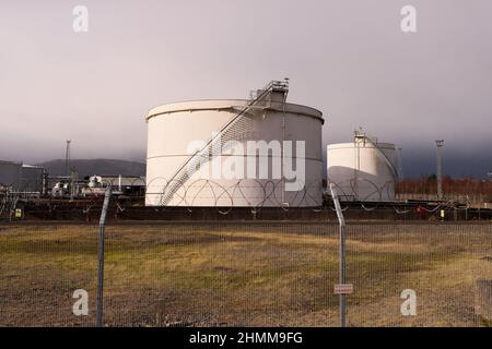 Installations de stockage de gaz naturel au port de Belfast, Irlande du Nord. Le gaz est importé pour usage domestique et commercial. Banque D'Images