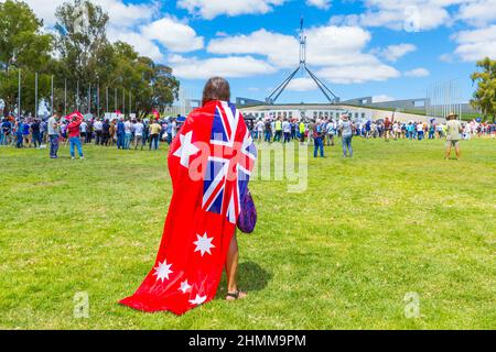 La manifestation du coronavirus « convoi à Canberra » s'est tenue sur Capital Hill entre l'ancien Parlement et le nouveau Parlement à Canberra, en Australie Banque D'Images