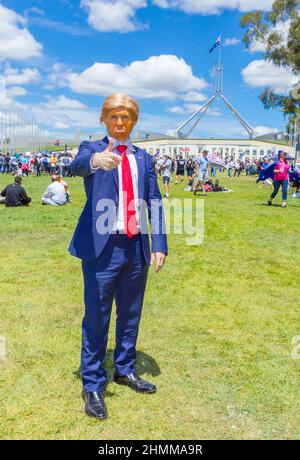 La manifestation du coronavirus « convoi à Canberra » s'est tenue sur Capital Hill entre l'ancien Parlement et le nouveau Parlement à Canberra, en Australie Banque D'Images