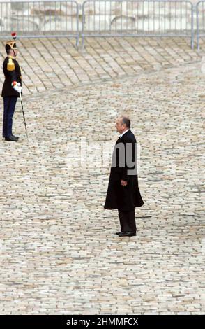 Paris (France) : Jacques Chirac à l'occasion de l'hommage militaire à Lucie Aubrac, héroïne de la résistance française, le 21 mars 2007 Banque D'Images