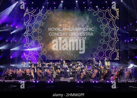 Dubaï, Émirats arabes Unis. 10th févr. 2022. Le Royal Philharmonic concert Orchestra se déroule à Jubilee Stage, lors des célébrations de la Journée nationale du Royaume-Uni, à l'Expo 2020 Dubai, près de Dubaï, aux Émirats arabes Unis, le 10 février 2022. Photo par Expo 2020 via Balkis Press/ABACAPRESS.COM Credit: Abaca Press/Alay Live News Banque D'Images