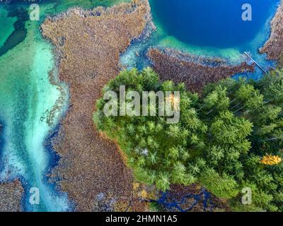 Lac de Grosser Ostersee dans le Fuenfseenland, image de drone, Allemagne, Bavière, Oberbayern, Haute-Bavière Banque D'Images