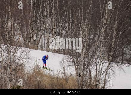 Zhangjiakou, province du Hebei, au nord de la Chine. 11th févr. 2022. Snorri Eythor Einarsson, d'Islande, participe à la compétition de ski de fond 15km classique masculin des Jeux olympiques d'hiver de Beijing 2022 au Centre national de ski de fond de Zhangjiakou, dans la province de Hebei en Chine du Nord, le 11 février 2022. Credit: Hu Huhu/Xinhua/Alay Live News Banque D'Images