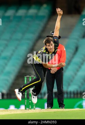 Sydney, Australie. 11th févr. 2022. Pat Cummins, d'Australie, joue au premier match de la série internationale T20 entre l'Australie et le Sri Lanka au Sydney Cricket Ground, le 11 février 2022 à Sydney, en Australie. (Usage éditorial seulement) Credit: Izhar Ahmed Khan/Alamy Live News/Alamy Live News Banque D'Images