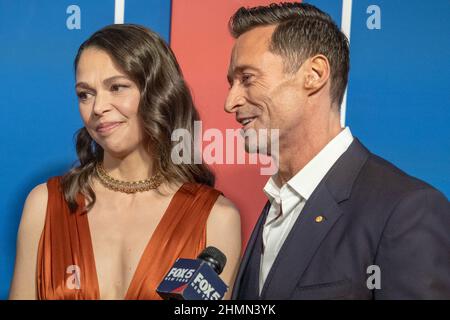 New York, États-Unis. 10th févr. 2022. Sutton Foster et Hugh Jackman donnent une interview après l'ouverture de la comédie musicale « The Music Man » au Winter Garden Theatre de Broadway à New York, New York, le 10 février 2022. (Photo de Gabriele Holtermann/Sipa USA) crédit: SIPA USA/Alay Live News Banque D'Images