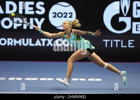 Saint-Pétersbourg, Russie. 11th févr. 2022. Tereza Martincova de la République tchèque en action pendant le tournoi de tennis de St Petersbourg Ladies Trophée 2022 contre Irina-Camelia Begu de Roumanie.final score; Tereza Martincova 0:2 Irina-Camelia Begu. (Photo de Maksim Konstantinov/SOPA Images/Sipa USA) crédit: SIPA USA/Alay Live News Banque D'Images