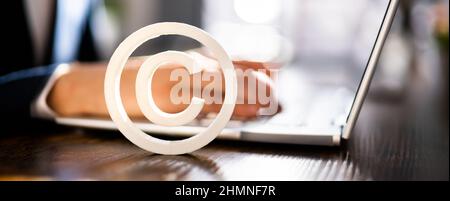 Copyright Sign Near Man'S Hand Working On Laptop Banque D'Images