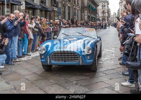 MILAN, ITALIE - 19 MAI 2018 : il s'agit de l'ACE de l'AC sur le défilé rétro des voitures mille Miglia. Banque D'Images