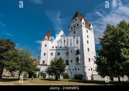 Ingolstadt, Bavière - Allemagne - 07 27 2018: Tours blanches du nouveau château Banque D'Images