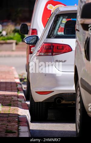 Volkswagen Golf stationné dans une rue Banque D'Images