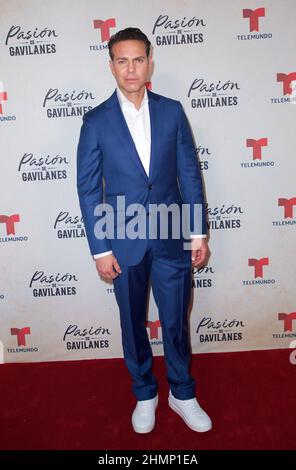 Miami, États-Unis d'Amérique. 10th févr. 2022. MIAMI, FL-FEB 10: Juan Alfonso Baptista marche le tapis rouge à la projection de la Psion de Gavilanes 2 par Telemundo Miami le 10 février 20222 à Miami, Floride. (Photo par Alberto E. Tamargo/Sipa USA) crédit: SIPA USA/Alay Live News Banque D'Images