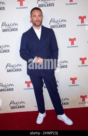 Miami, États-Unis d'Amérique. 10th févr. 2022. MIAMI, FL-FEB 10: Juan Alfonso Baptista marche le tapis rouge à la projection de la Psion de Gavilanes 2 par Telemundo Miami le 10 février 20222 à Miami, Floride. (Photo par Alberto E. Tamargo/Sipa USA) crédit: SIPA USA/Alay Live News Banque D'Images