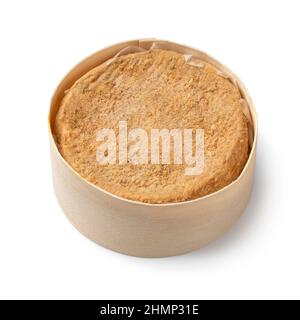 Calvados Camembert dans une boîte isolée sur fond blanc Banque D'Images