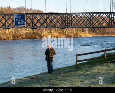 Abertour, Moray, Royaume-Uni. 11th févr. 2022. C'est une scène du jour d'ouverture officiel de la pêche au saumon sur la rivière Spey à Abertour, Moray, Écosse, le 11 février 2022. CONTENU DE L'IMAGE: Montres locales les pêcheurs crédit: JASPERIMAGE/Alay Live News Banque D'Images