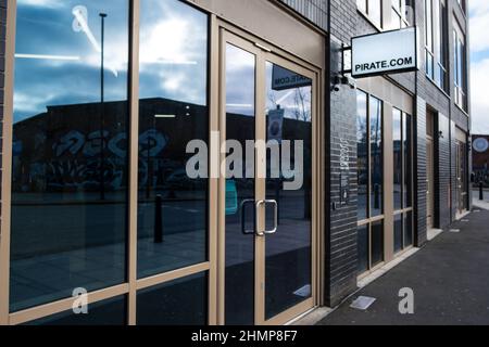 entrée au Pirate.com à Hackney Wick, offrant un espace studio pour les musiciens, les podcasters, les danseurs et les DJ. Banque D'Images