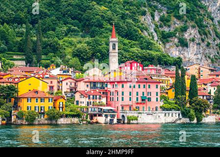 Varenna, Italie - magnifique village pittoresque sur Lago di Como côte Voyage place en Lombardie Banque D'Images