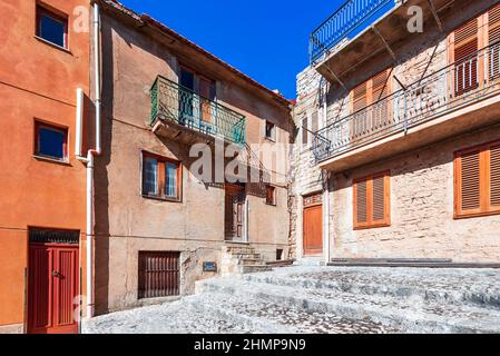 Caccamo, Italie. Cité médiévale italienne avec le château normand dans les montagnes de Sicile, Sicile. Banque D'Images