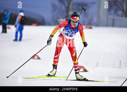 Zhangjiakou, province chinoise du Hebei. 11th févr. 2022. Chu Yuanmeng, de Chine, participe au sprint féminin de biathlon 7,5km au National Biathlon Centre de Zhangjiakou, dans la province de Hebei, dans le nord de la Chine, le 11 février 2022. Credit: Guo Cheng/Xinhua/Alamy Live News Banque D'Images
