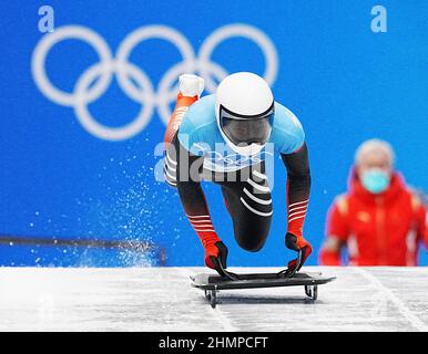 Pékin, Chine. 11th févr. 2022. Yan Wengang, de la Chine, participe à la compétition des hommes de skeleton lors des Jeux olympiques d'hiver de Beijing 2022 au National Sliding Centre, dans le district de Yanqing, à Beijing, capitale de la Chine, le 11 février 2022. Crédit : He Changshan/Xinhua/Alay Live News Banque D'Images