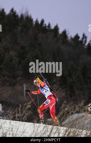 Zhangjiakou, province chinoise du Hebei. 11th févr. 2022. Chu Yuanmeng, de Chine, participe au sprint féminin de biathlon 7,5km au National Biathlon Centre de Zhangjiakou, dans la province de Hebei, dans le nord de la Chine, le 11 février 2022. Crédit: Peng Ziyang/Xinhua/Alay Live News Banque D'Images