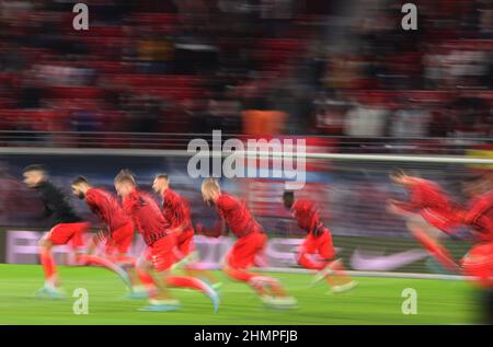 Leipzig, Allemagne. 11th févr. 2022. Football: Bundesliga, RB Leipzig - 1. FC Köln, Matchday 22, Red Bull Arena. L'équipe de Leipzig s'échauffe avant le match. Credit: Jan Woitas/dpa/Alay Live News Banque D'Images