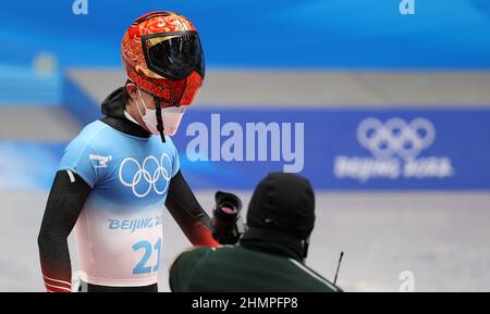 Pékin, Chine. 11th févr. 2022. Yin Zheng, de Chine, réagit après que des hommes de squelette aient chaud les Jeux olympiques d'hiver de Beijing 2022 au National Sliding Centre, dans le district de Yanqing, à Beijing, capitale de la Chine, le 11 février 2022. Credit: Yao JIANFENG/Xinhua/Alay Live News Banque D'Images