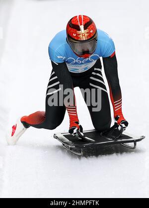 Pékin, Chine. 11th févr. 2022. Yin Zheng, de Chine, est en compétition après que des hommes de squelette aient chaud les Jeux olympiques d'hiver de 2022 à Beijing au National Sliding Centre, dans le district de Yanqing, à Beijing, capitale de la Chine, le 11 février 2022. Credit: Yao JIANFENG/Xinhua/Alay Live News Banque D'Images