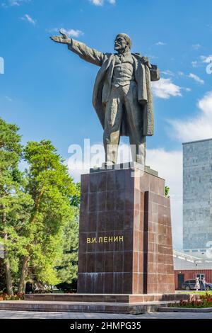 Statue de Vladimir Lénine dans le centre-ville de Bishkek Kirghizistan, Asie centrale Banque D'Images