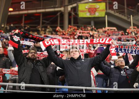 Leipzig, Allemagne. 11th févr. 2022. Football: Bundesliga, RB Leipzig - 1. FC Köln, Matchday 22, Red Bull Arena. Les fans de Leipzig dans le stade avant le match. Credit: Jan Woitas/dpa/Alay Live News Banque D'Images