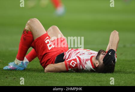 Leipzig, Allemagne. 11th févr. 2022. Football: Bundesliga, RB Leipzig - 1. FC Köln, Matchday 22, Red Bull Arena. Josko Gvardiol de Leipzig est blessé sur le terrain. Credit: Jan Woitas/dpa/Alay Live News Banque D'Images