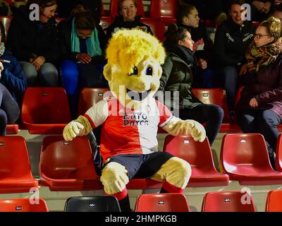 Rotterdam, pays-Bas. 11th févr. 2022. ROTTERDAM, PAYS-BAS - FÉVRIER 11: Mascotte Coentje pendant le match de la Dutch Pure Energie Woman Eredivisie entre Feyenoord et Excelsior à New Varkenoord le 11 février 2022 à Rotterdam, pays-Bas (photo de Kees Kuijt/Orange Pictures) Credit: Orange pics BV/Alay Live News Banque D'Images