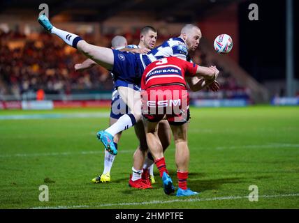 Liam Marshall de Wigan Warriors tente d'attraper le ballon lors du match de la Super League de Betfred au stade Sewell Group Craven Park, à Hull. Date de la photo : vendredi 11 février 2022. Banque D'Images