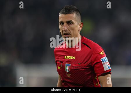 Turin, Italie, le 10th février 2022. L'arbitre Livio Marinelli est à l'affiche lors du match de Coppa Italia au stade Allianz de Turin. Le crédit photo devrait se lire: Jonathan Moscrop / Sportimage Banque D'Images