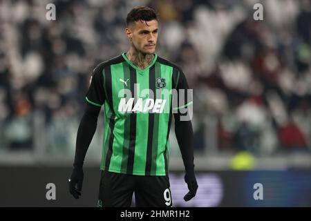 Turin, Italie, le 10th février 2022. Gianluca Scabacca, de l'US Sassuolo, regarde pendant le match de Coppa Italia au stade Allianz, à Turin. Le crédit photo devrait se lire: Jonathan Moscrop / Sportimage Banque D'Images