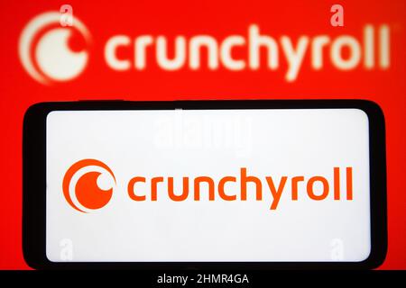 Ukraine. 11th févr. 2022. Dans cette illustration, un logo Crunchyroll Inc. Apparaît sur l'écran d'un smartphone. Crédit : SOPA Images Limited/Alamy Live News Banque D'Images