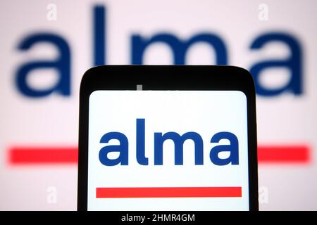 Ukraine. 11th févr. 2022. Dans cette illustration, un logo Alma apparaît sur l'écran d'un smartphone. Crédit : SOPA Images Limited/Alamy Live News Banque D'Images