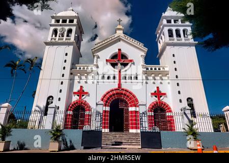 L'église Santa Lucía sur la Ruta de las Flores, Juayua, El Salvador Banque D'Images