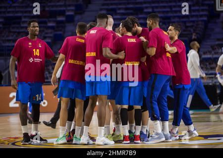 Madrid, Espagne. 11th févr. 2022. Les joueurs du FC Barcelone lors de la victoire du FC Barcelone sur le Real Madrid 68 - 86 dans Turkish Airlines Euroleligue partie de la saison régulière (round 26) célébrée à Madrid (Espagne) au Wizink Centre. Février 11th 2022. (Credit image: © Juan Carlos García Mate/Pacific Press via ZUMA Press Wire) Credit: ZUMA Press, Inc./Alamy Live News Banque D'Images