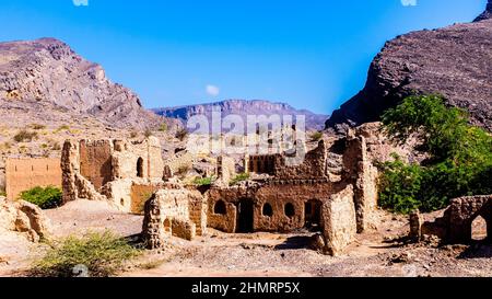 Tanuf, Nizwa, Oman - octobre 6 2014 : les ruines de Tanuf sont un point de repère des dommages causés par la guerre de Jebel Akhdar en Oman Banque D'Images