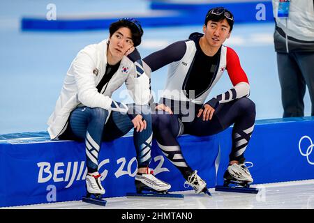 BEIJING, CHINE - FÉVRIER 12: Min Kyu Cha du Japon, Junho Kim du Japon en compétition sur le Men's 500m lors des Jeux Olympiques de Beijing 2022 à l'ovale national de patinage de vitesse le 12 février 2022 à Beijing, Chine (photo de Douwe Bijlsma/Orange Pictures) NOCNSF Banque D'Images