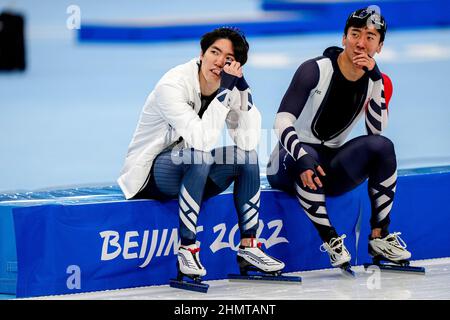 BEIJING, CHINE - FÉVRIER 12: Min Kyu Cha du Japon, Junho Kim du Japon en compétition sur le Men's 500m lors des Jeux Olympiques de Beijing 2022 à l'ovale national de patinage de vitesse le 12 février 2022 à Beijing, Chine (photo de Douwe Bijlsma/Orange Pictures) NOCNSF Banque D'Images