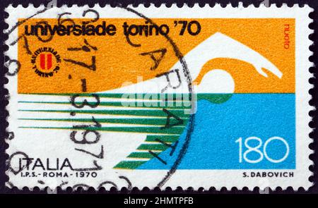 ITALIE - VERS 1970: Un timbre imprimé en Italie montre nageur, 1970 World University Games, Turin, vers 1970 Banque D'Images