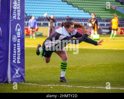 Londres, Royaume-Uni. 12th févr. 2022. Twickenham Stoop, Londres, Angleterre, février 12th 2022 Lucy Packer (9 - Harlequins Women) se réchauffe avant le match entre Harlequins Women et Worcester Warriors Women dans la série 10 de l'Allianz Premier 15s au Twickenham Stoop le samedi 12th février 2022 Claire Jeffrey/SPP crédit: SPP Sport Press photo. /Alamy Live News Banque D'Images