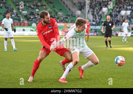 Allemagne. 12th févr. 2022. Fuerth. 12th févr. 2022. Lucas TOUSART (Hertha BSC), action, duels contre Gian Luca ITTER (Fuerth). Football 1st Bundesliga saison 2021/2022, 22nd match day, matchday22, Greuther Furth - Hertha BSC, le 12th février 2022, Sportpark Ronhof Thomas Sommer à Fuerth. Credit: dpa/Alamy Live News Credit: dpa Picture Alliance/Alamy Live News Banque D'Images