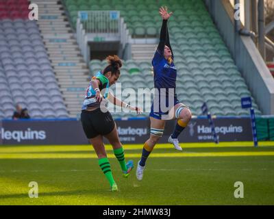 Londres, Royaume-Uni. 12th févr. 2022. Twickenham Stoop, Londres, Angleterre, février 12th 2022 Lagi Tuima (13 - Harlequins Women) se distingue dans le match entre Harlequins Women et Worcester Warriors Women dans le Round 10 de l'Allianz Premier 15s au Twickenham Stoop le samedi 12th février 2022 Claire Jeffrey/SPP crédit: SPP Sport Press photo. /Alamy Live News Banque D'Images