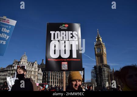 Londres, Royaume-Uni. 12th février 2022. Des manifestants se sont rassemblés sur la place du Parlement pour protester contre l'augmentation des prix de l'énergie, la pauvreté et le coût de la vie. Credit: Vuk Valcic/ Alamy Live News Banque D'Images
