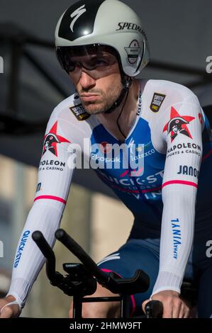 Dries Devenyns (team Quick Step) vu alerte au début du prologue.l'édition 7th du Tour de la Provence a lieu du 10 au 13 février 2022. La course a 3 étapes et un prologue. Le prologue est un essai de 7,1 kilomètres dans la ville de Berre-l'etang (Bouches-du-Rhône). Le gagnant du prologue est Filippo Ganna. (Photo de Laurent Coust/SOPA Images/Sipa USA) crédit: SIPA USA/Alay Live News Banque D'Images